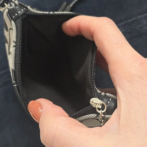 Coach | Signature Canvas Pouch - Picture 6 of 7